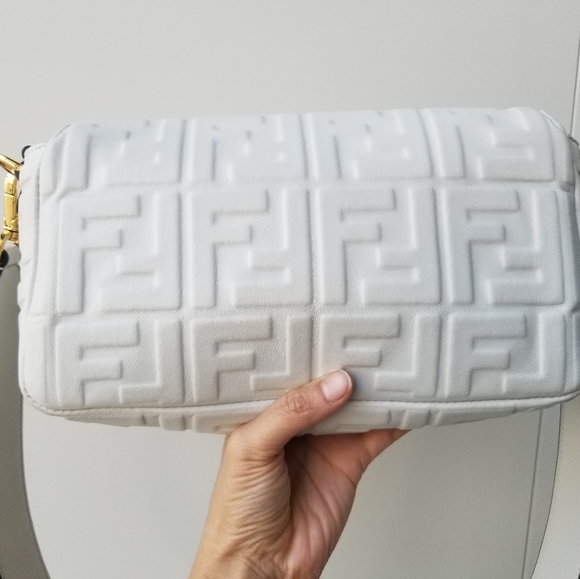 Authentic Fendi Baguette white off white with 2 detachable straps and dust bag - Picture 7 of 16